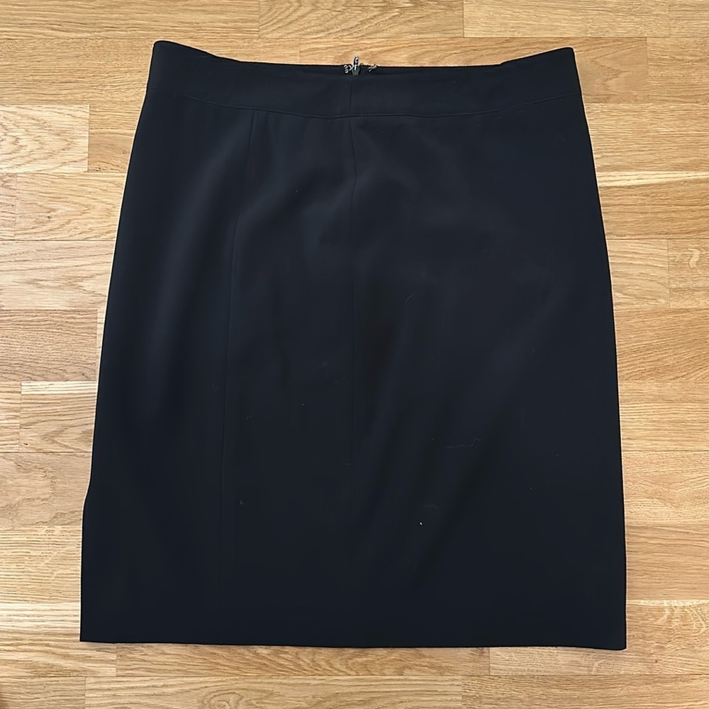 Black Elie Tahari Pencil Skirt in Very Good Condition